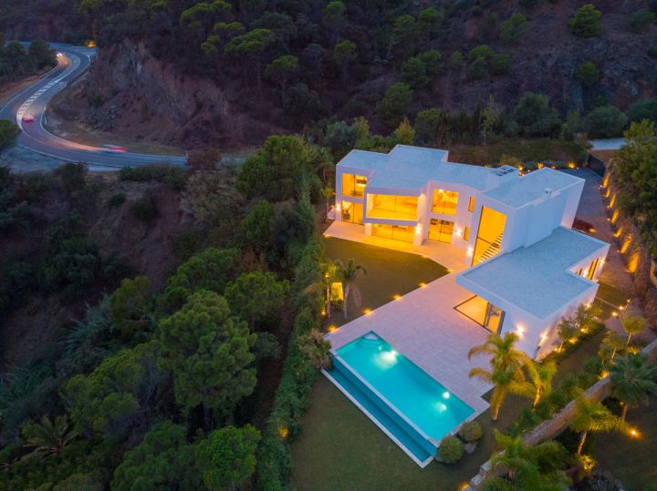 Madroñal 2 - Spacious Modern Home Frontline Golf