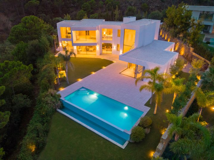 Madroñal 2 - Spacious Modern Home Frontline Golf