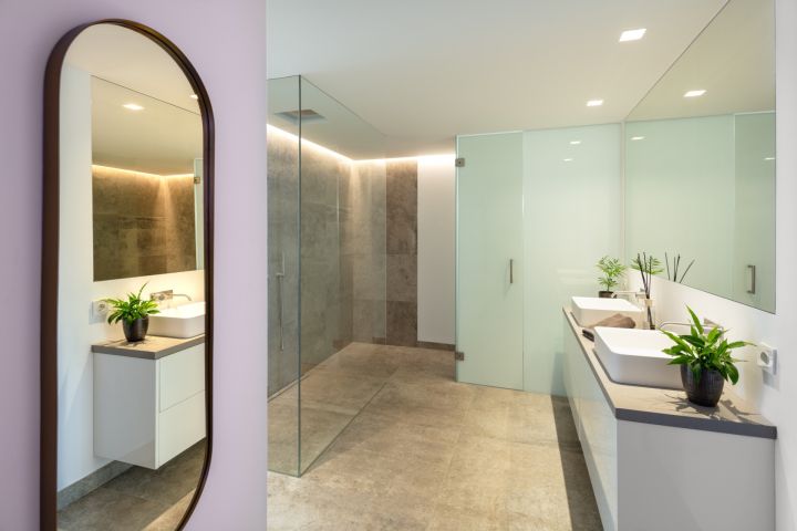 Villa con 5 dormitorios y 5 baños - Casa moderna a medida con diseño moderno