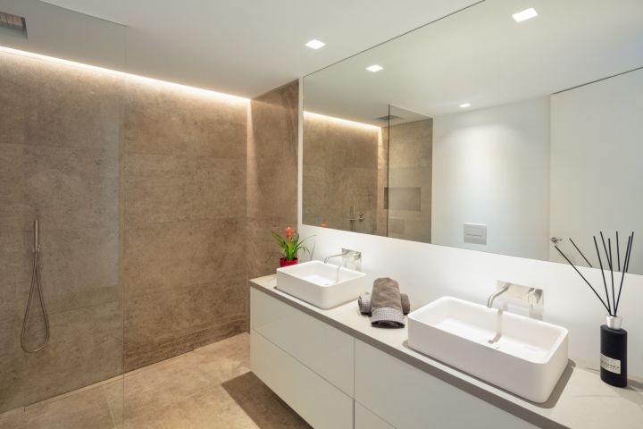 Villa con 5 dormitorios y 5 baños - Casa moderna a medida con diseño moderno