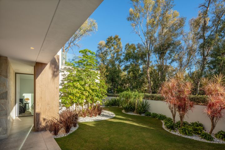 Villa con 5 dormitorios y 5 baños - Casa moderna a medida con diseño moderno