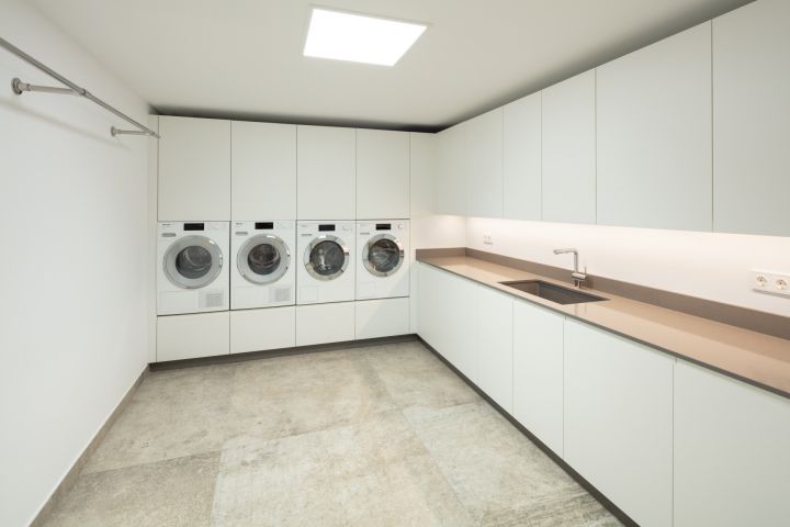 Villa con 5 dormitorios y 5 baños - Casa moderna a medida con diseño moderno