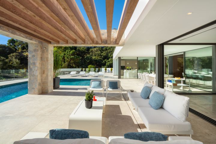 Villa con 5 dormitorios y 5 baños - Casa moderna a medida con diseño moderno