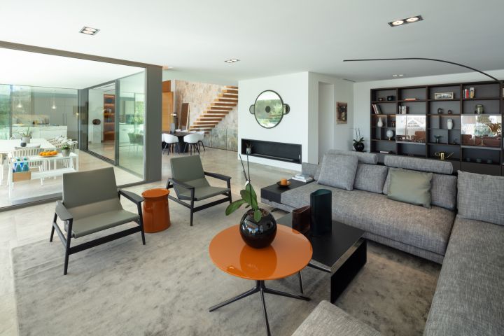 Villa con 5 dormitorios y 5 baños - Casa moderna a medida con diseño moderno