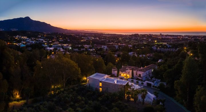 Villa con 5 dormitorios y 5 baños - Casa moderna a medida con diseño moderno