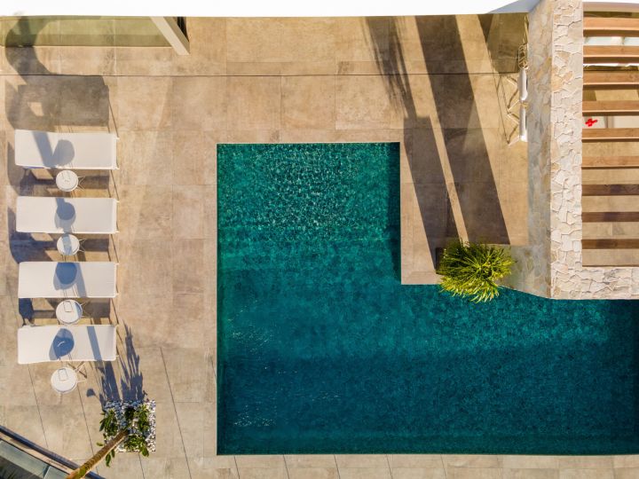 Villa con 5 dormitorios y 5 baños - Casa moderna a medida con diseño moderno