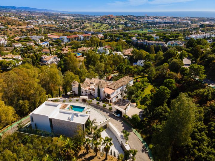 Villa con 5 dormitorios y 5 baños - Casa moderna a medida con diseño moderno