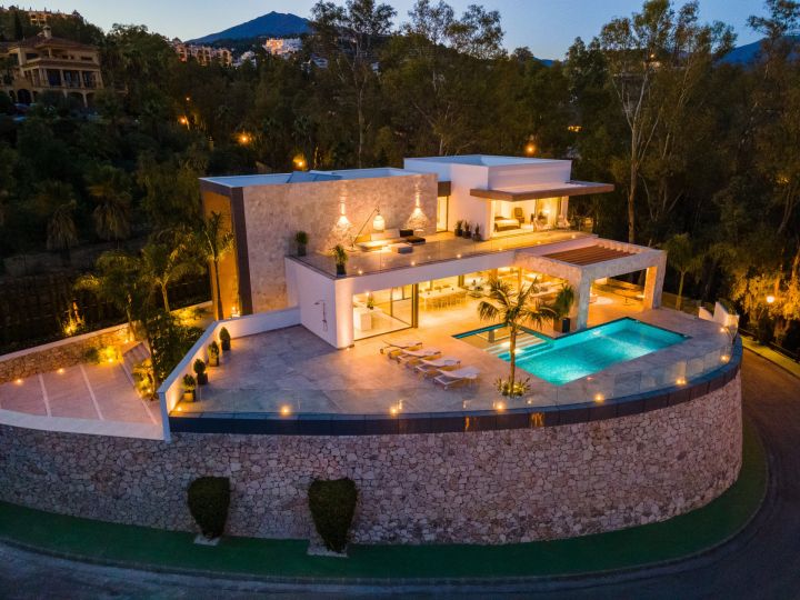 Villa con 5 dormitorios y 5 baños - Casa moderna a medida con diseño moderno