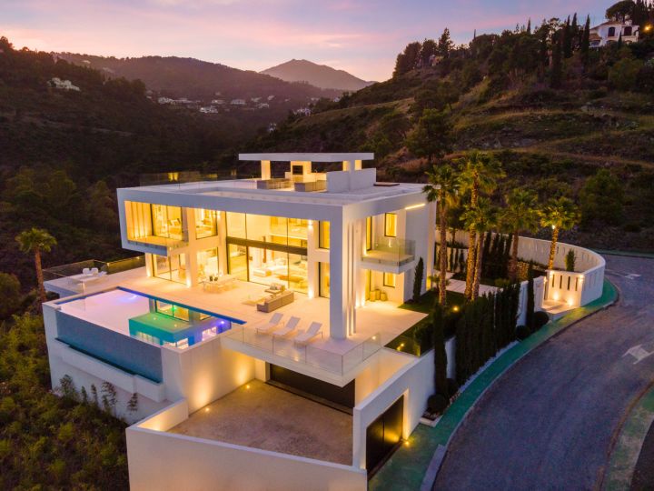 La Quinta 27 - Modern Contemporary Property with Andalusian Charm in La Quinta