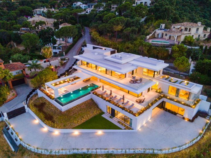 Villa Sienna - Bespoke Luxury Property on the Frontline of a Golf Course