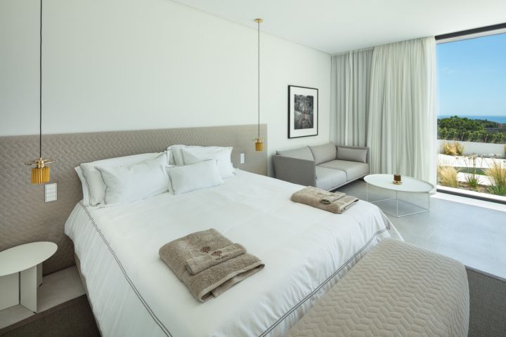 Villa Sienna - Bespoke Luxury Property on the Frontline of a Golf Course