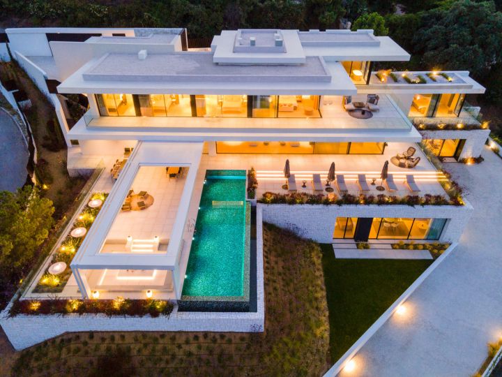 Villa Sienna - Bespoke Luxury Property on the Frontline of a Golf Course