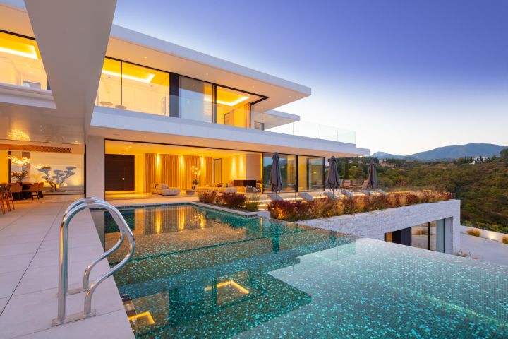 Villa Sienna - Bespoke Luxury Property on the Frontline of a Golf Course