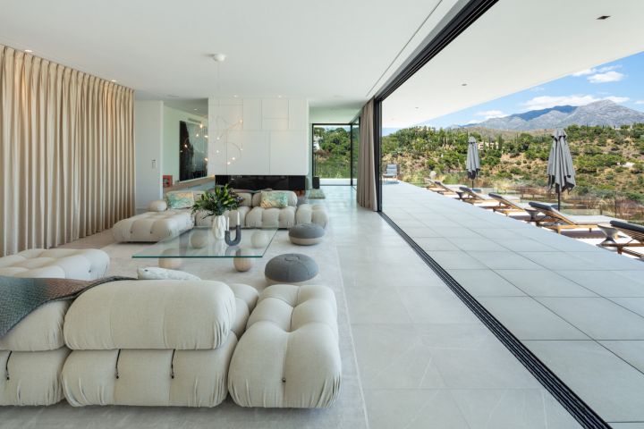 Villa Sienna - Bespoke Luxury Property on the Frontline of a Golf Course