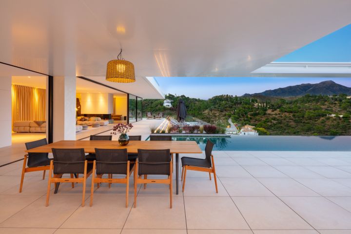 Villa Sienna - Bespoke Luxury Property on the Frontline of a Golf Course