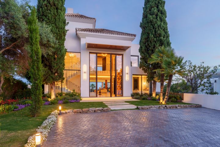 Villa 2000 - Modern Elegant Villa offering Golf Views