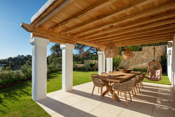 Villa Vittoria - Contemporary Elegant Villa with Stunning Sea Views