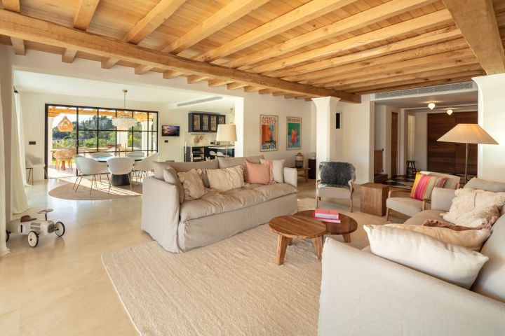 Villa Vittoria - Contemporary Elegant Villa with Stunning Sea Views