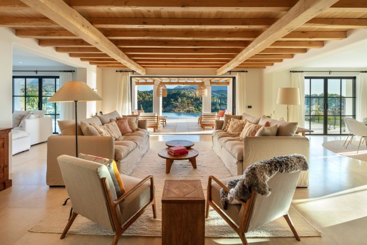 Villa Vittoria - Contemporary Elegant Villa with Stunning Sea Views