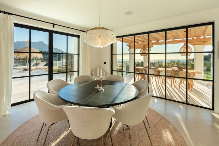 Villa Vittoria - Contemporary Elegant Villa with Stunning Sea Views