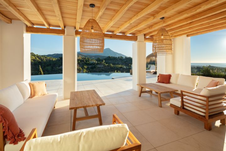 Villa Vittoria - Contemporary Elegant Villa with Stunning Sea Views