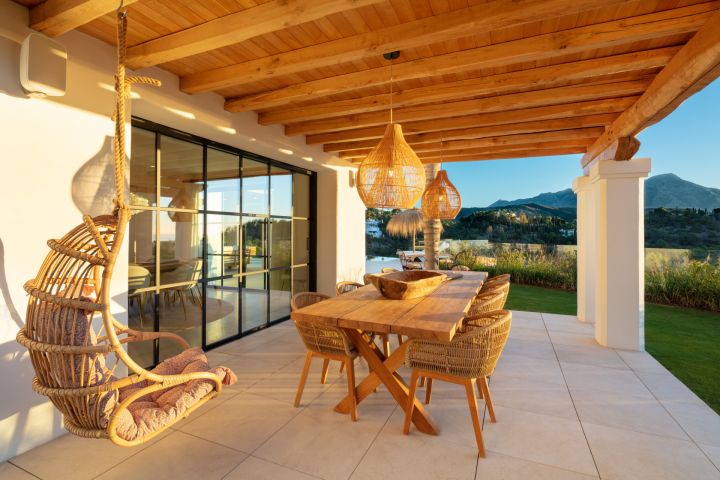 Villa Vittoria - Contemporary Elegant Villa with Stunning Sea Views