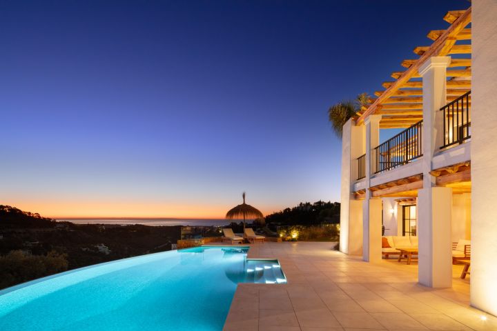 Villa Vittoria - Contemporary Elegant Villa with Stunning Sea Views