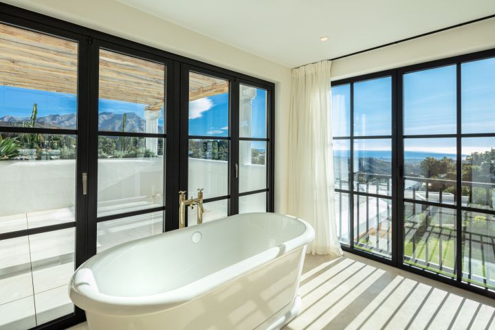 Villa Vittoria - Contemporary Elegant Villa with Stunning Sea Views