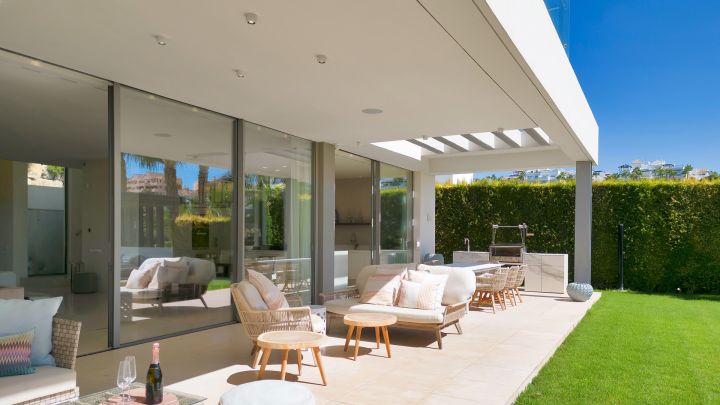 Villa Capanes - Upscale Property with Stunning Panoramic Views