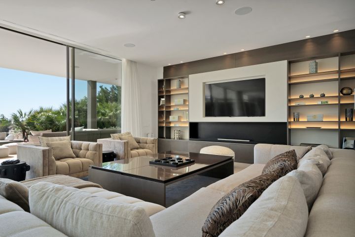 Villa Capanes - Upscale Property with Stunning Panoramic Views