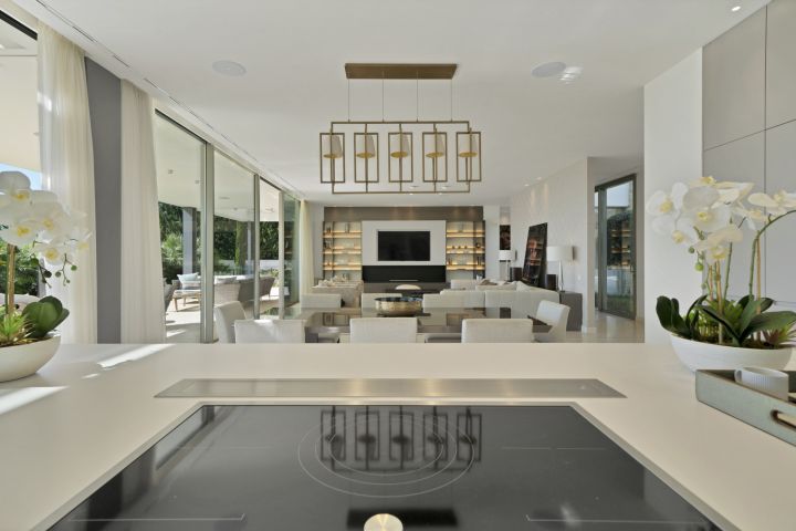 Villa Capanes - Upscale Property with Stunning Panoramic Views