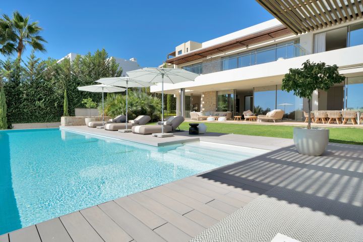 Villa Capanes - Upscale Property with Stunning Panoramic Views