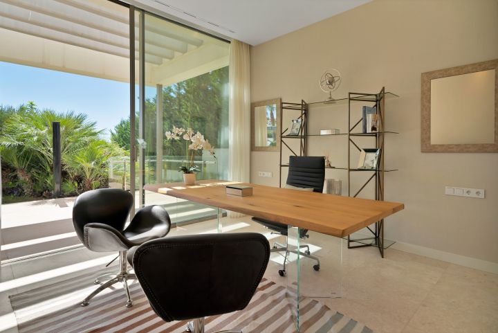 Villa Capanes - Upscale Property with Stunning Panoramic Views