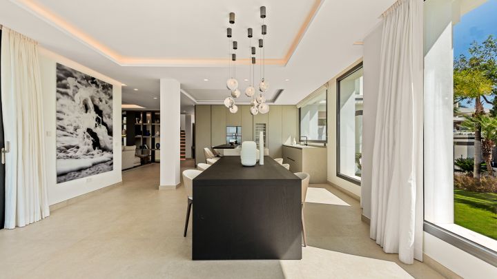 Villa med 4 sovrum och 4 badrum - Propriété contemporaine moderne dans une communauté fermée