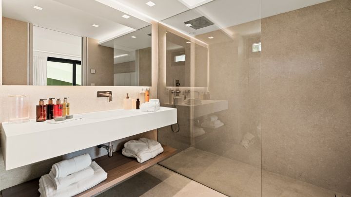 Villa med 4 sovrum och 4 badrum - Propriété contemporaine moderne dans une communauté fermée