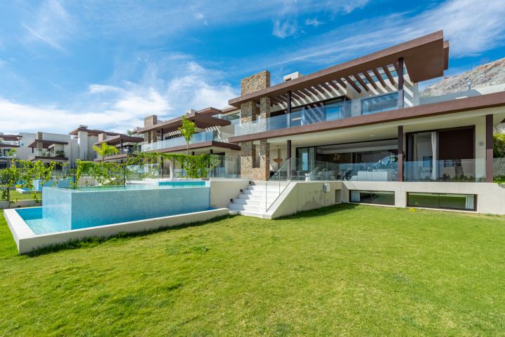 Villa in La Alqueria - Luxury Home in Benahavis
