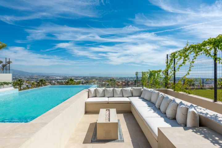 Villa in La Alqueria - Luxury Home in Benahavis