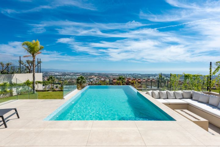 Villa in La Alqueria - Luxury Home in Benahavis