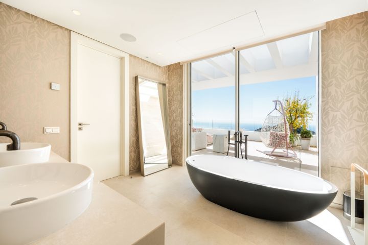 Jasmine Heights - Stylish Premium Property Frontline Golf