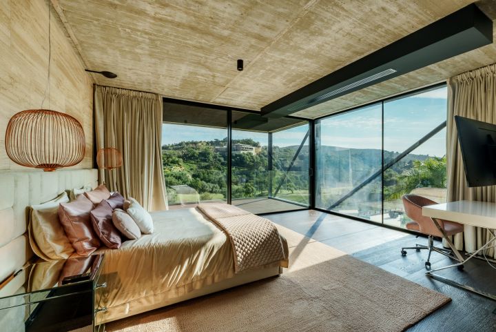 New York Architectural Award Winning Unique Frontline Golf Villa - New York Architectural Award Winning Unique Frontline Golf Villa