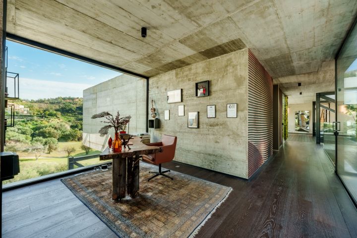 New York Architectural Award Winning Unique Frontline Golf Villa - New York Architectural Award Winning Unique Frontline Golf Villa