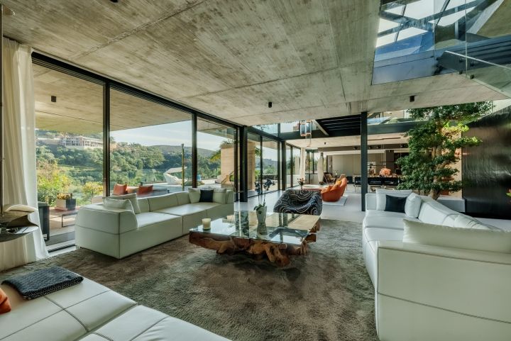 New York Architectural Award Winning Unique Frontline Golf Villa - New York Architectural Award Winning Unique Frontline Golf Villa