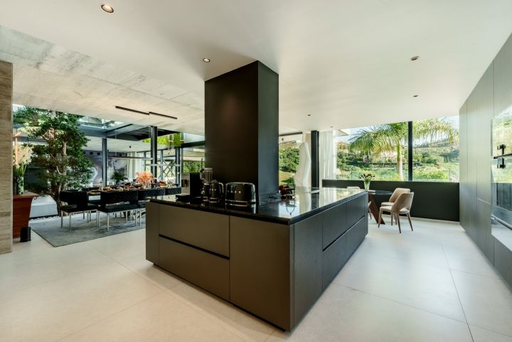 New York Architectural Award Winning Unique Frontline Golf Villa - New York Architectural Award Winning Unique Frontline Golf Villa