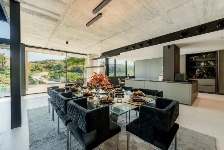 New York Architectural Award Winning Unique Frontline Golf Villa - New York Architectural Award Winning Unique Frontline Golf Villa