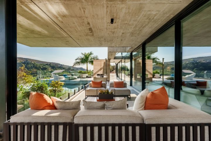 New York Architectural Award Winning Unique Frontline Golf Villa - New York Architectural Award Winning Unique Frontline Golf Villa