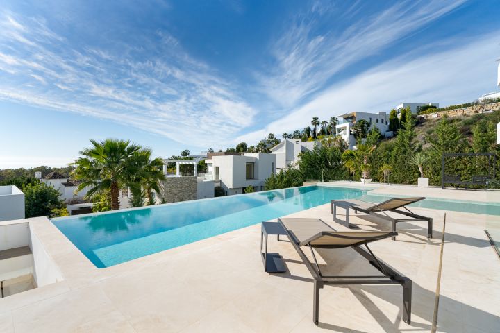 La Alqueria 16 - Contemporary Exclusive Villa offering Golf Views in La Alqueria