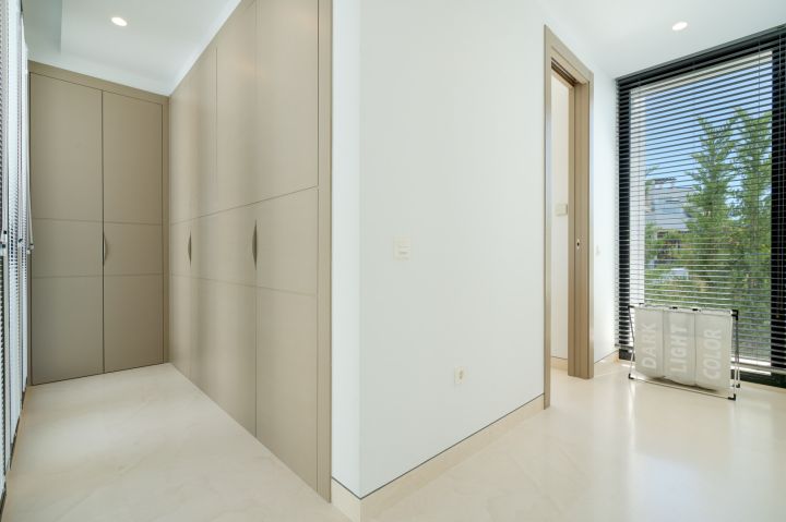 La Alqueria 16 - Contemporary Exclusive Villa offering Golf Views in La Alqueria