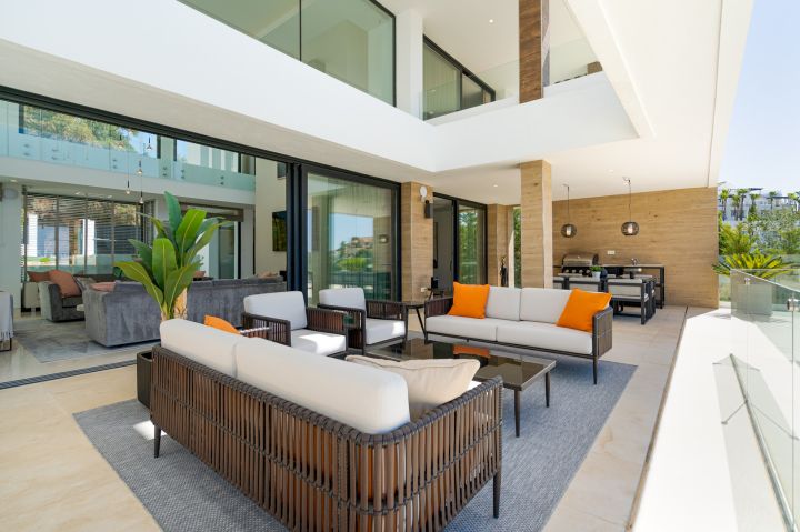 La Alqueria 16 - Contemporary Exclusive Villa offering Golf Views in La Alqueria