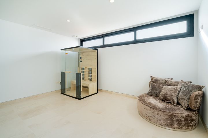 La Alqueria 16 - Contemporary Exclusive Villa offering Golf Views in La Alqueria