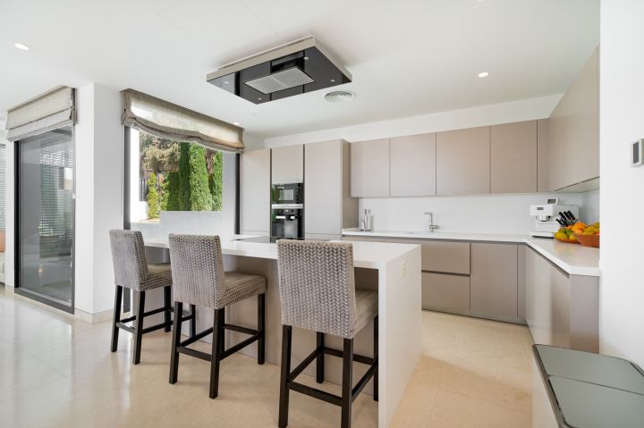 La Alqueria 16 - Contemporary Exclusive Villa offering Golf Views in La Alqueria